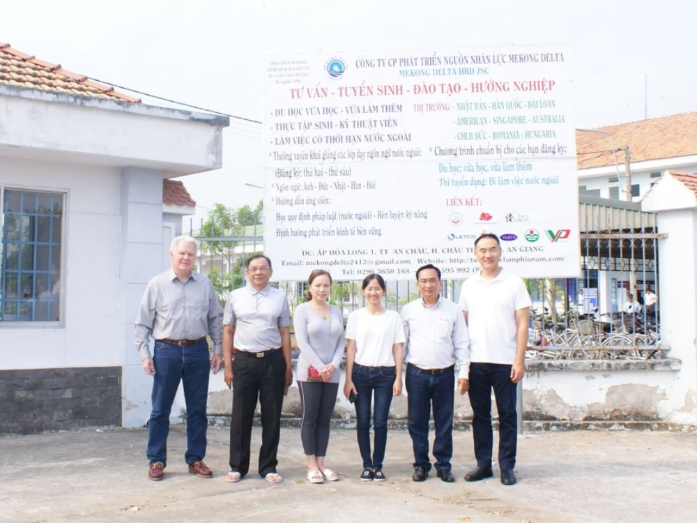 2. Chuyển đổi từ kinh tế công nghiệp sang kinh tế tri thức